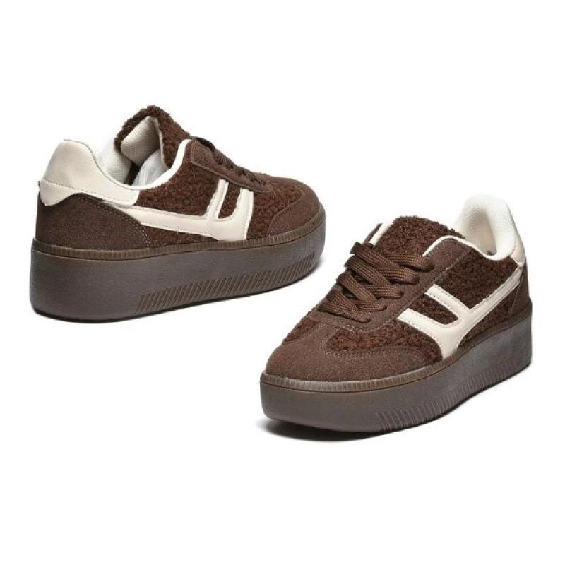 ŽENSKE PATIKE U RETRO STILU SA EFEKTNIM DETALJIMA L182684-BRW