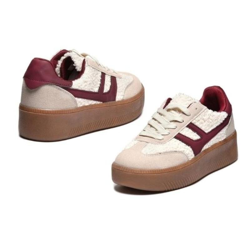 ŽENSKE PATIKE U RETRO STILU SA EFEKTNIM DETALJIMA L182684-BEI