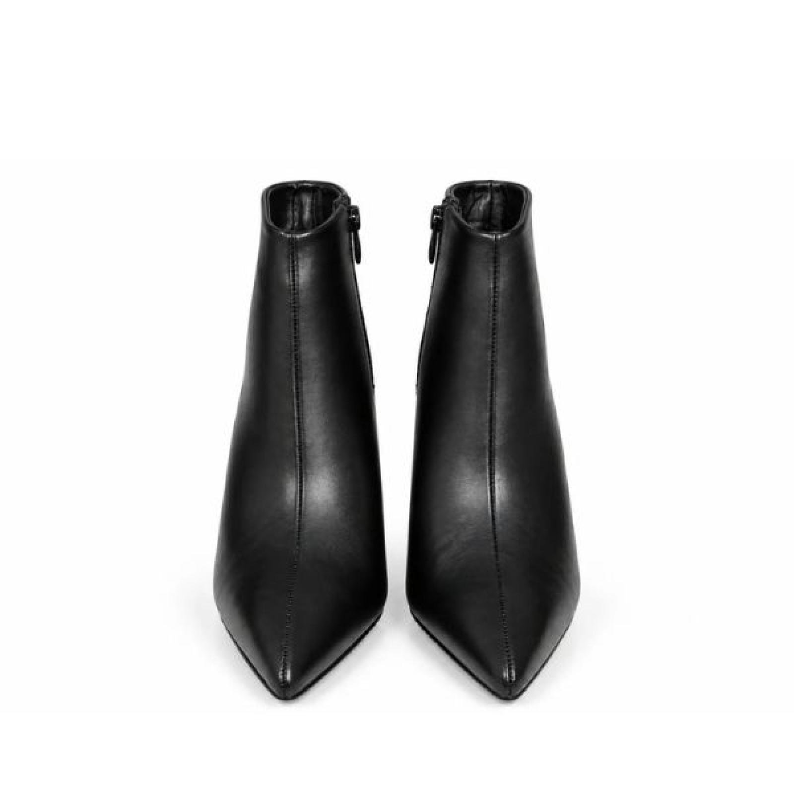 ŽENSKE ČIZME SA ŠTIKLOM I ELEGANTNIM ŠPICASTIM VRHOM LH562609-BLK