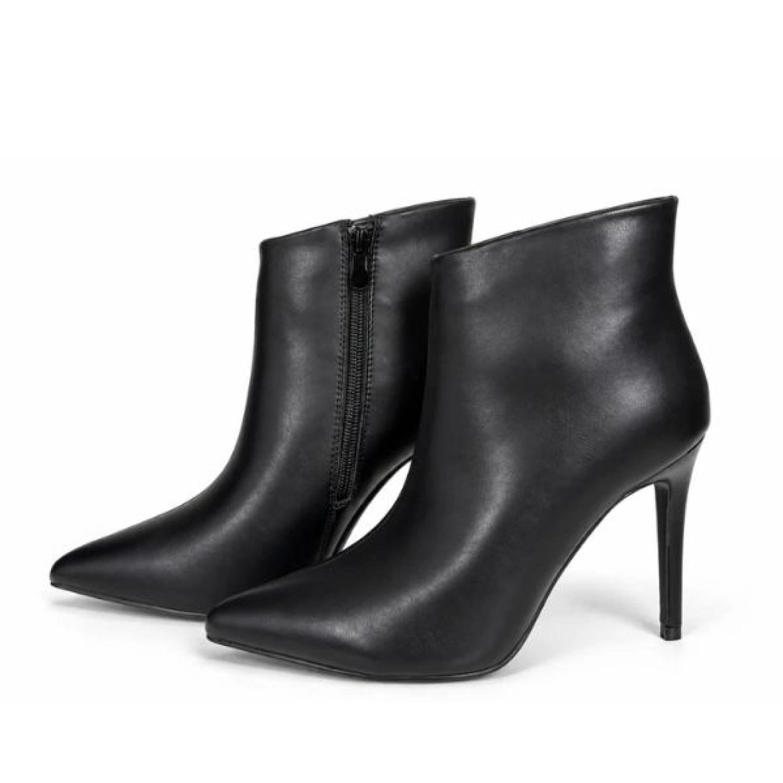 ŽENSKE ČIZME SA ŠTIKLOM I ELEGANTNIM ŠPICASTIM VRHOM LH562609-BLK