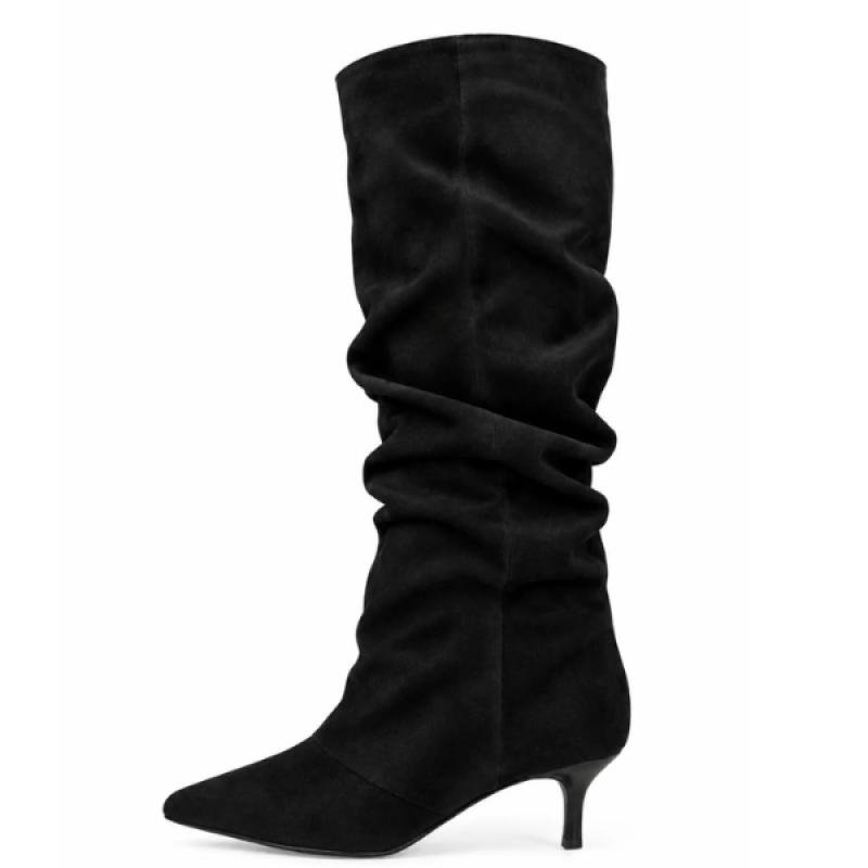ŽENSKE KAUBOJKE SA ŠTIKLOM I ELEGANTNIM DEKORATIVNIM DETALJIMA LX562632-BLK