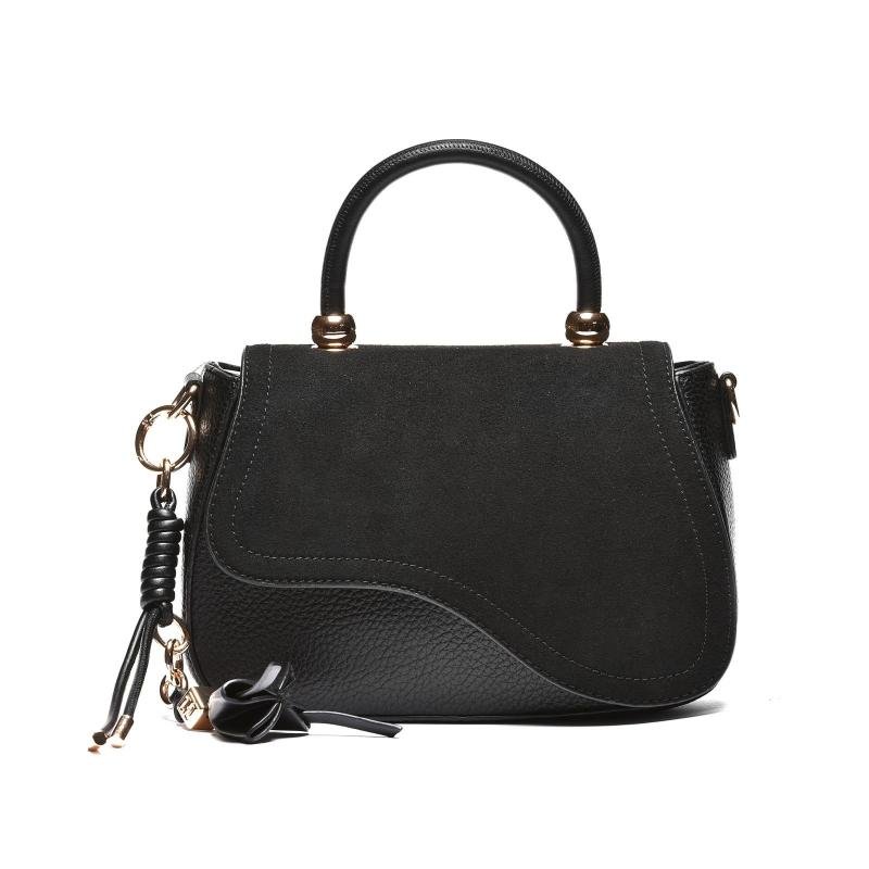 Torba kombinovane teksture sa ukrasnim privescima - T012697-BLK