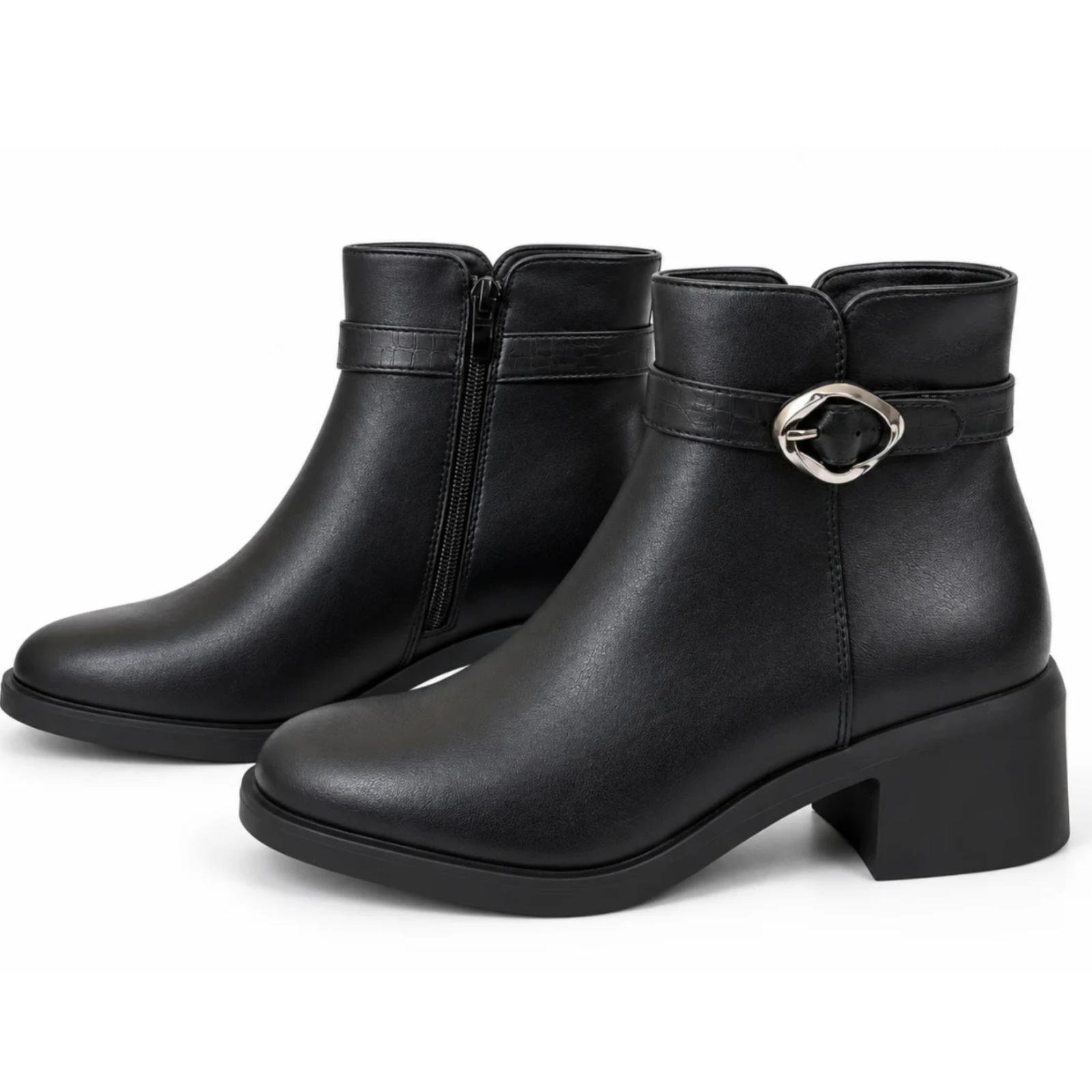 Ženske čizme kratke sa elegantnom kopčom - LH622621-BLK
