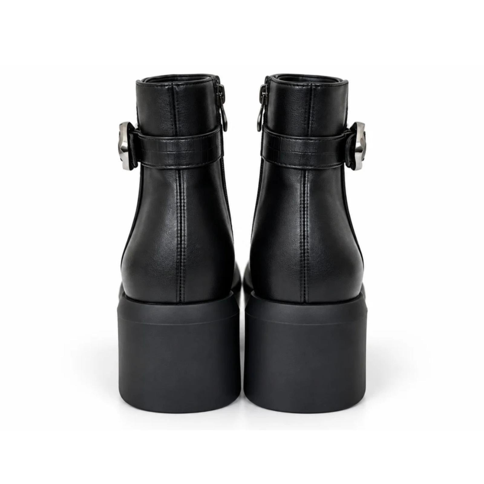Ženske čizme kratke sa elegantnom kopčom - LH622621-BLK